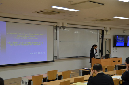 平成24年度保健衛生学研究科・保健衛生学科合同研修会における講演の様子