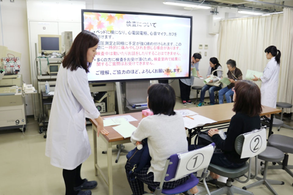 検査ツアー形式の実習風景