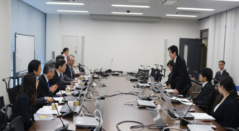歓迎の挨拶を述べる北川医学部長