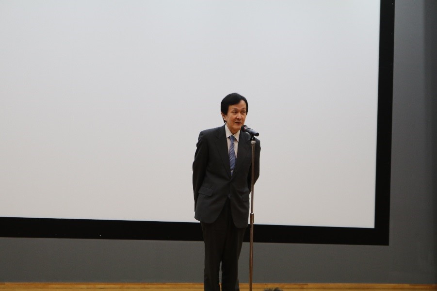 開会挨拶をする北川医学部長