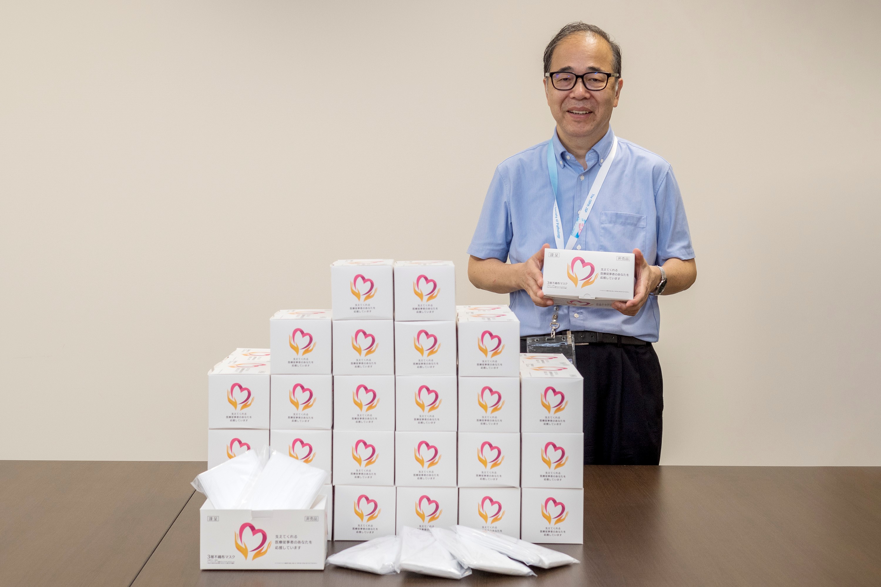 公益社団法人東京都看護協会より、「本学医学部保健衛生学科」にマスク2,000枚の寄付を頂きました。