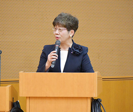 式典は中村桂子教授による司会にもとで行われた